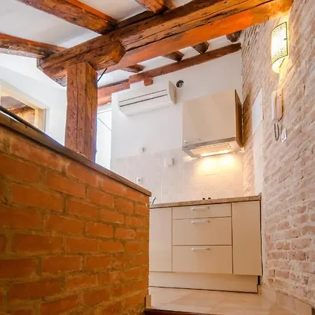 Centrum Topaz Apartment *